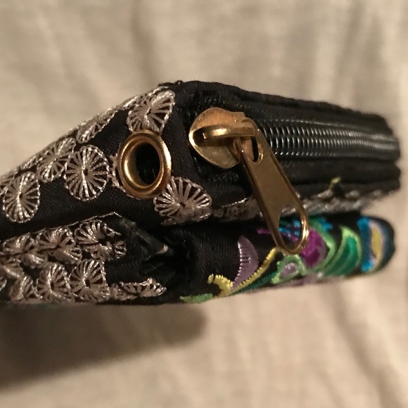 ❤️3/$12 Embroidered Clutch Wallet - Picture 7 of 7